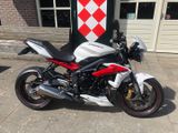 TRIUMPH STREET TRIPLE 675