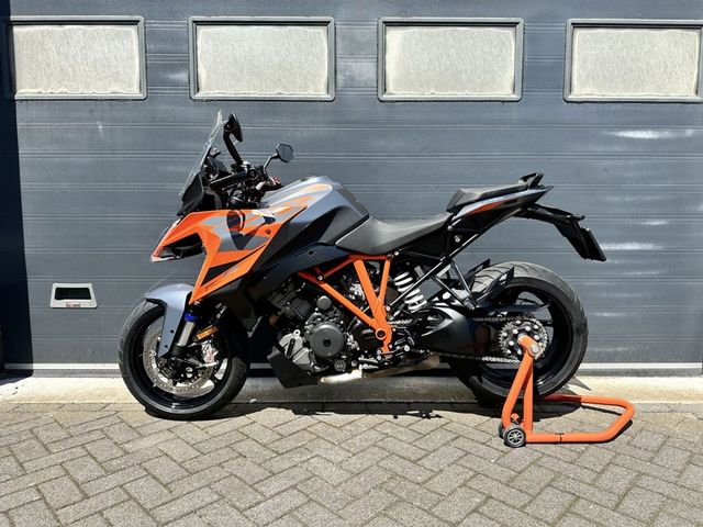 ktm - 1290-super-duke-gt