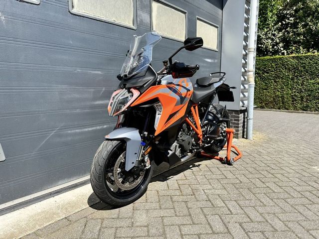 ktm - 1290-super-duke-gt