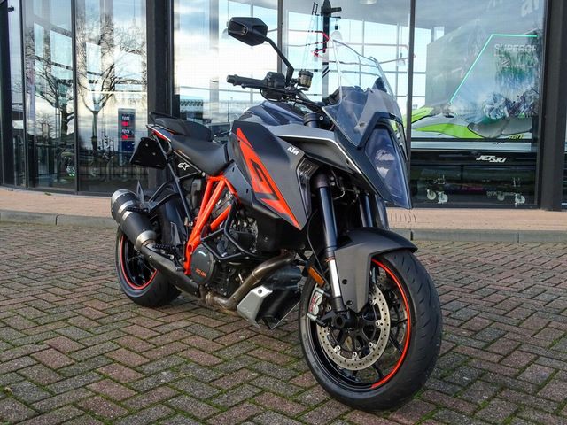 ktm - 1290-super-duke-gt