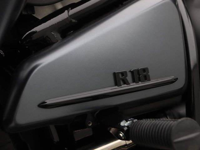 bmw - r-18