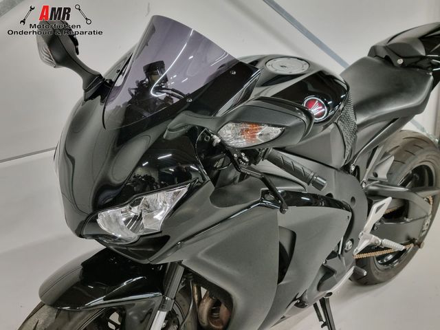 honda - cbr-1000-rr-fireblade