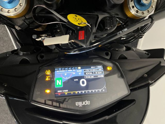 aprilia - tuono--v4-1100-factory