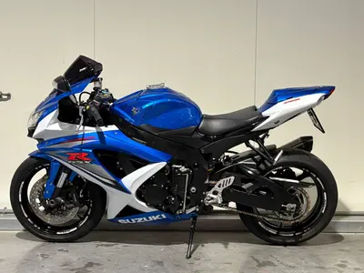 SUZUKI GSX-R 750 – foto 4