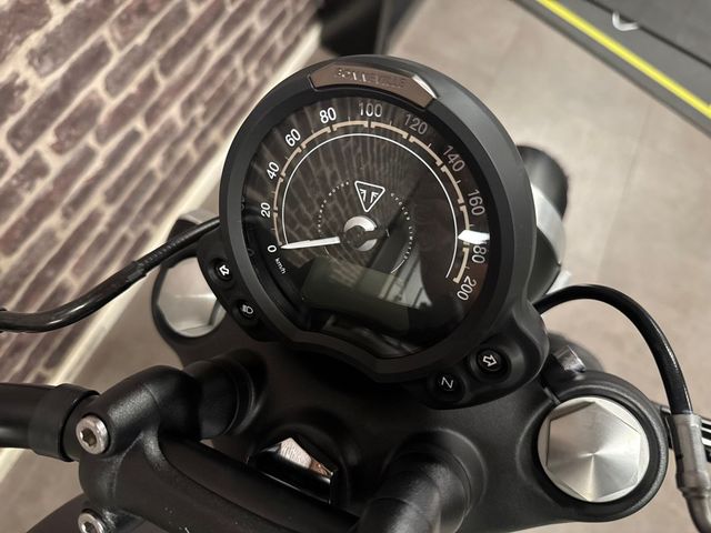triumph - bonneville-bobber