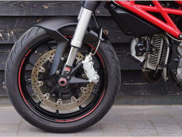 ducati - 796-monster