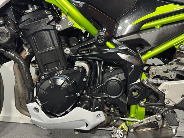 kawasaki - z900