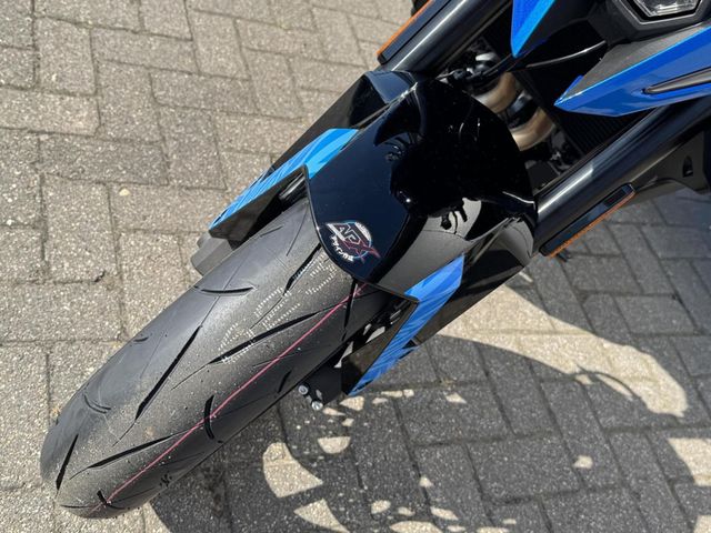 suzuki - gsx-8s