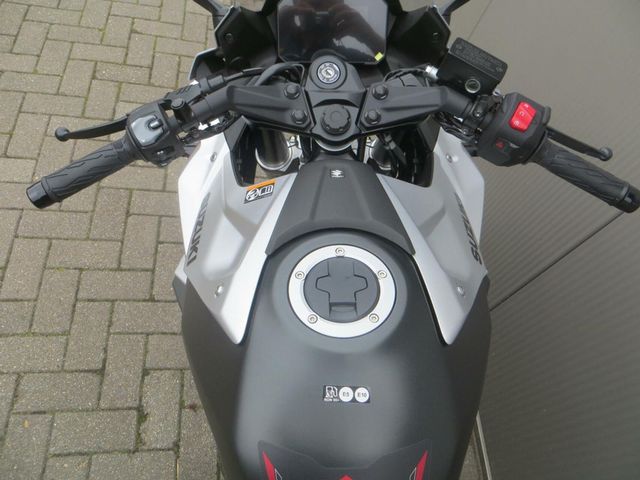 suzuki - gsx-8r