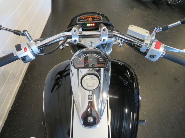 suzuki - m-1800-r-intruder