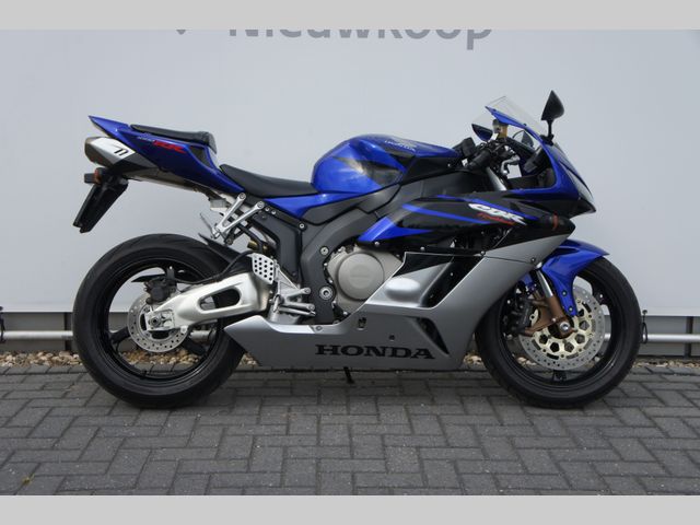 honda - cbr-1000-rr-fireblade