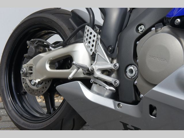 honda - cbr-1000-rr-fireblade