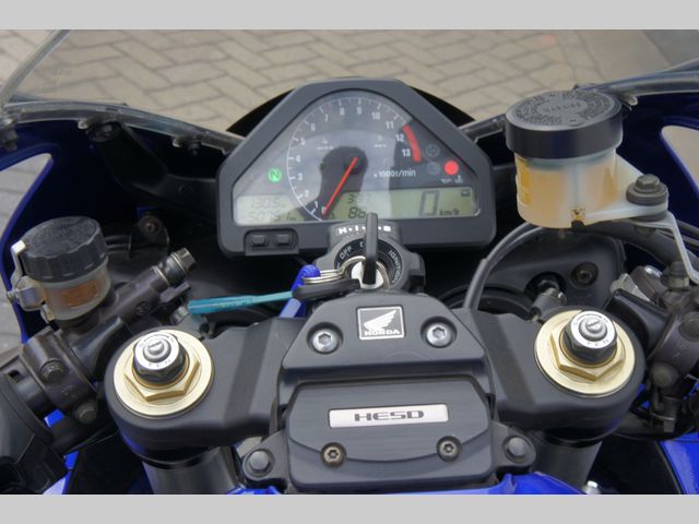 honda - cbr-1000-rr-fireblade