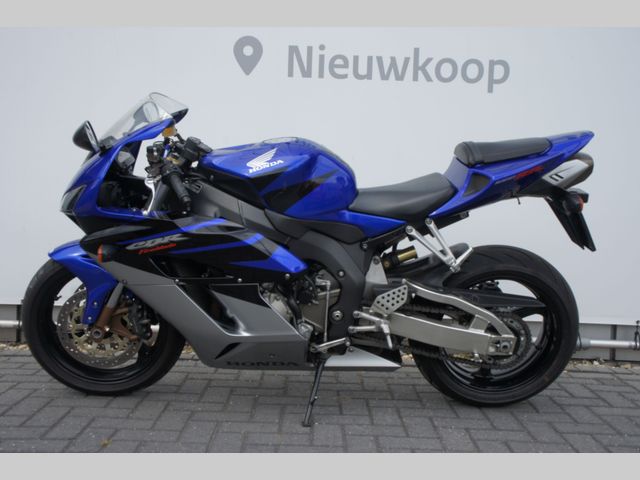 honda - cbr-1000-rr-fireblade