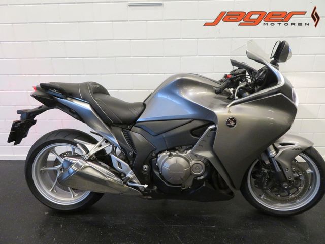 honda - vfr-1200-f