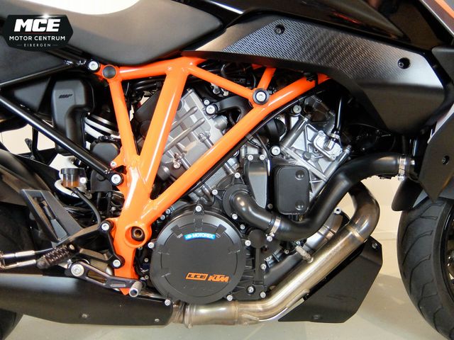 ktm - 1290-super-duke-gt