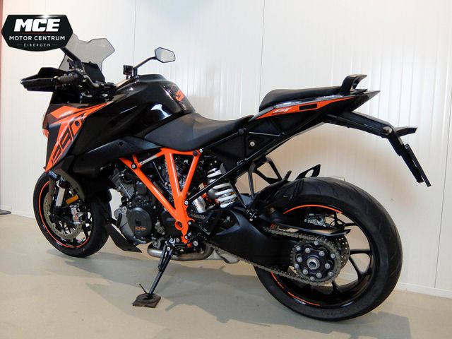 ktm - 1290-super-duke-gt