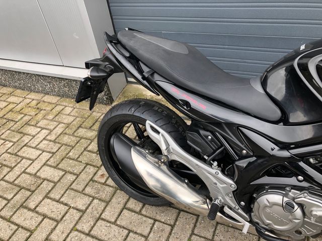 suzuki - sfv-650-gladius-abs