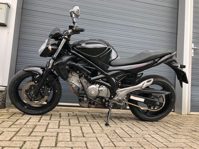 suzuki - sfv-650-gladius-abs
