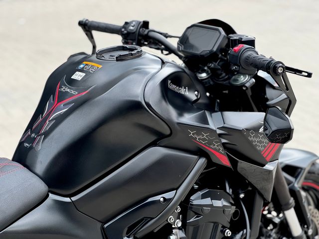 kawasaki - z900
