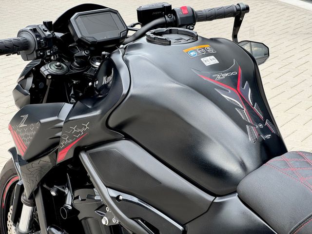 kawasaki - z900