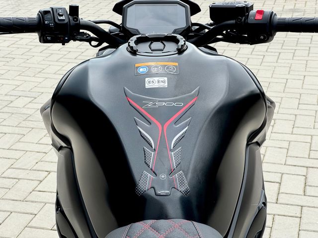 kawasaki - z900