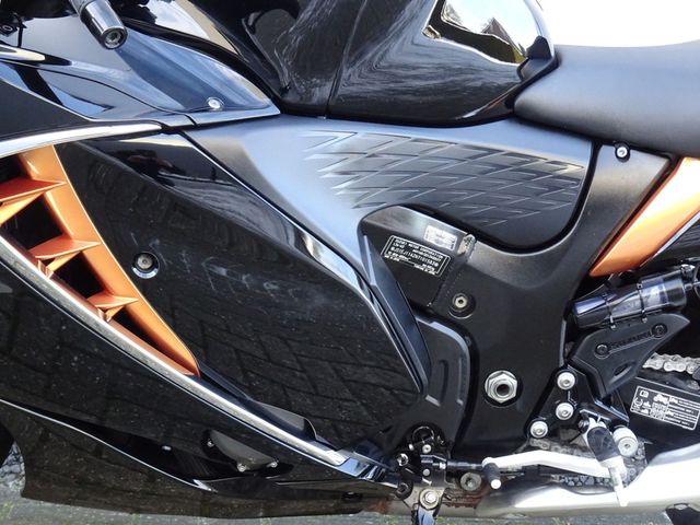 suzuki - gsx-r-1300-hayabusa