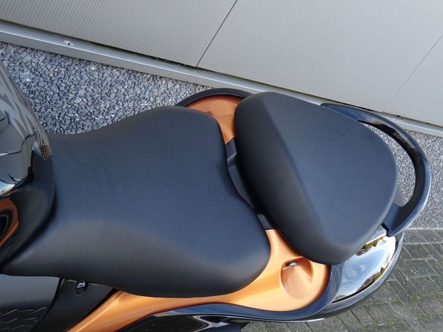 suzuki - gsx-r-1300-hayabusa