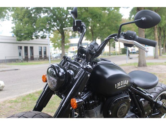 indian - chief-bobber-dark-horse