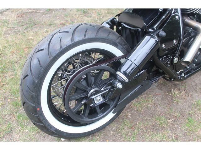 indian - chief-bobber-dark-horse