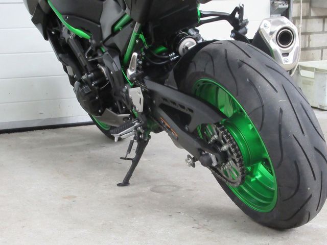 kawasaki - z900