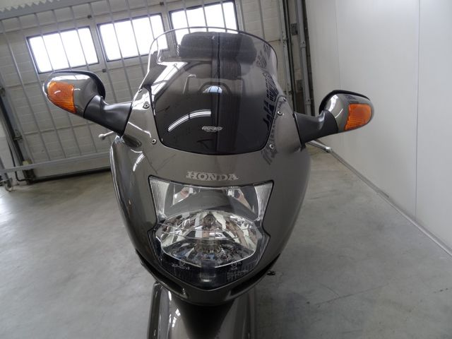 honda - cbr-1100--xx-super-blackbird