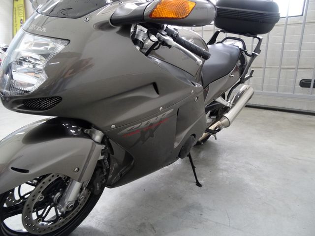 honda - cbr-1100--xx-super-blackbird