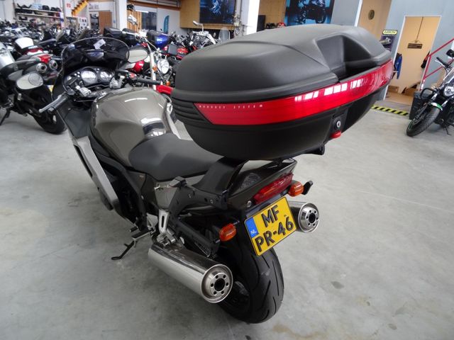 honda - cbr-1100--xx-super-blackbird
