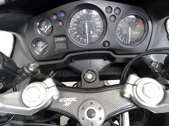 honda - cbr-1100--xx-super-blackbird