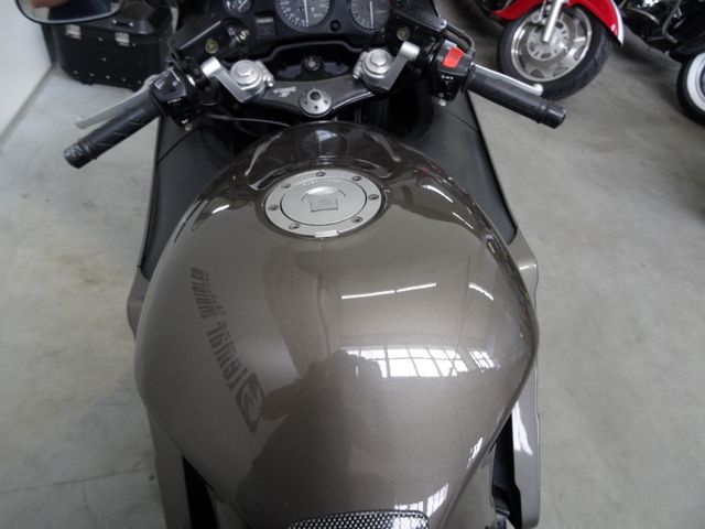 honda - cbr-1100--xx-super-blackbird