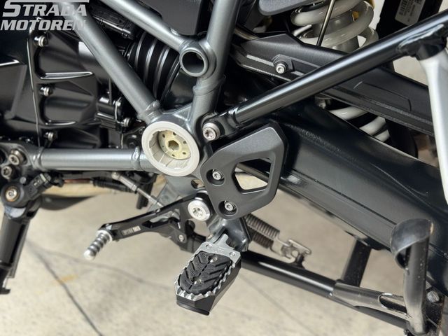 bmw - r-1250-gs-triple-black