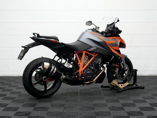 ktm - 1290-super-duke-gt