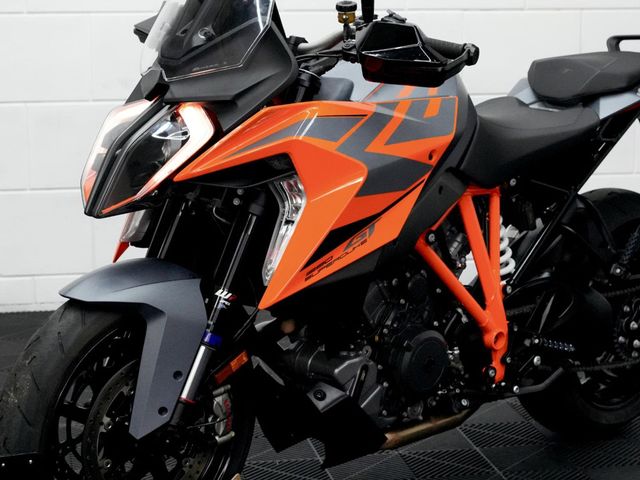 ktm - 1290-super-duke-gt