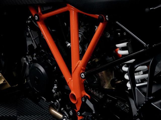ktm - 1290-super-duke-gt