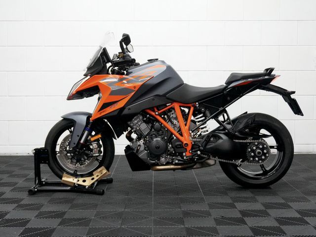 ktm - 1290-super-duke-gt