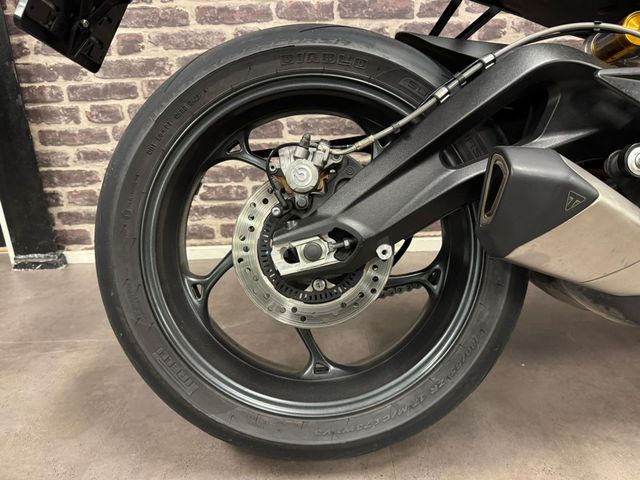 triumph - street-triple-rs
