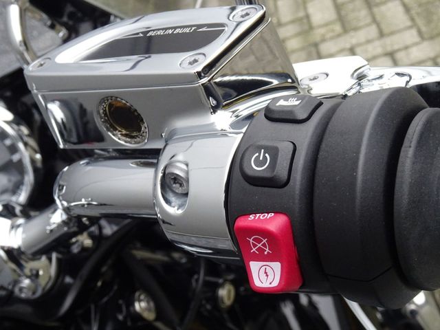 bmw - r-18