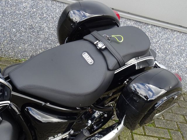 bmw - r-18