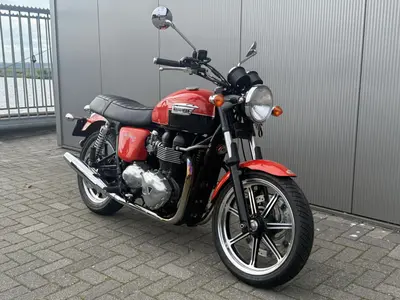 TRIUMPH BONNEVILLE T 100 – foto 2
