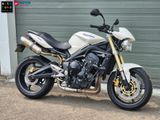 TRIUMPH STREET TRIPLE 675