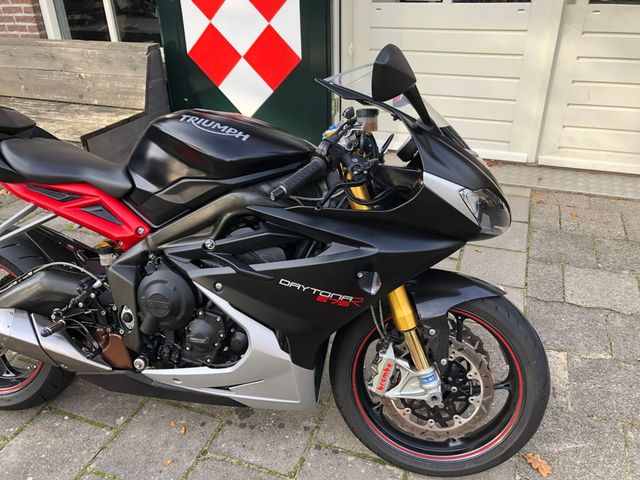 triumph - daytona-675-r