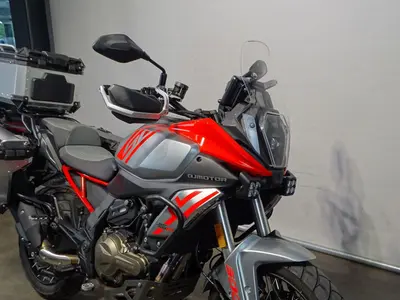 QJMOTOR SRT 600 SX TOURING – foto 4