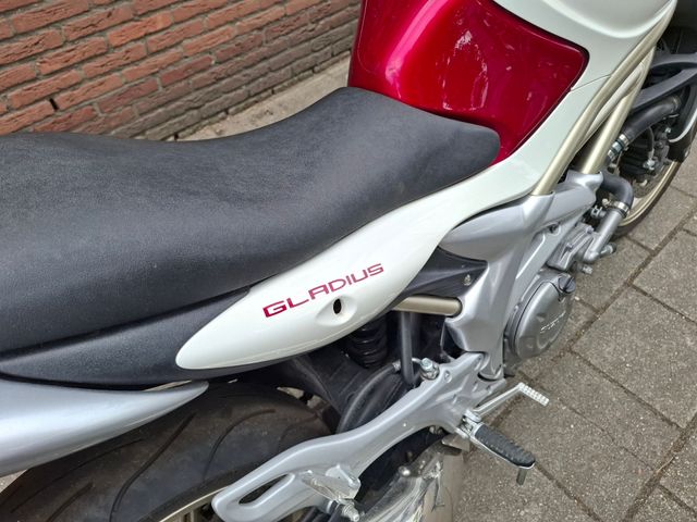 suzuki - sfv-650-gladius