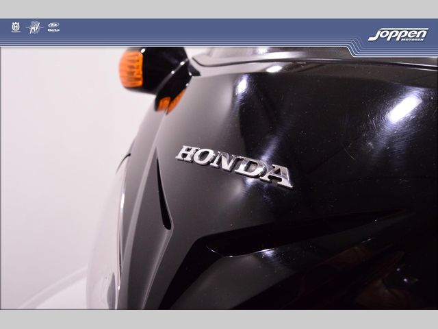 honda - gl-1800-goldwing-touring-deluxe